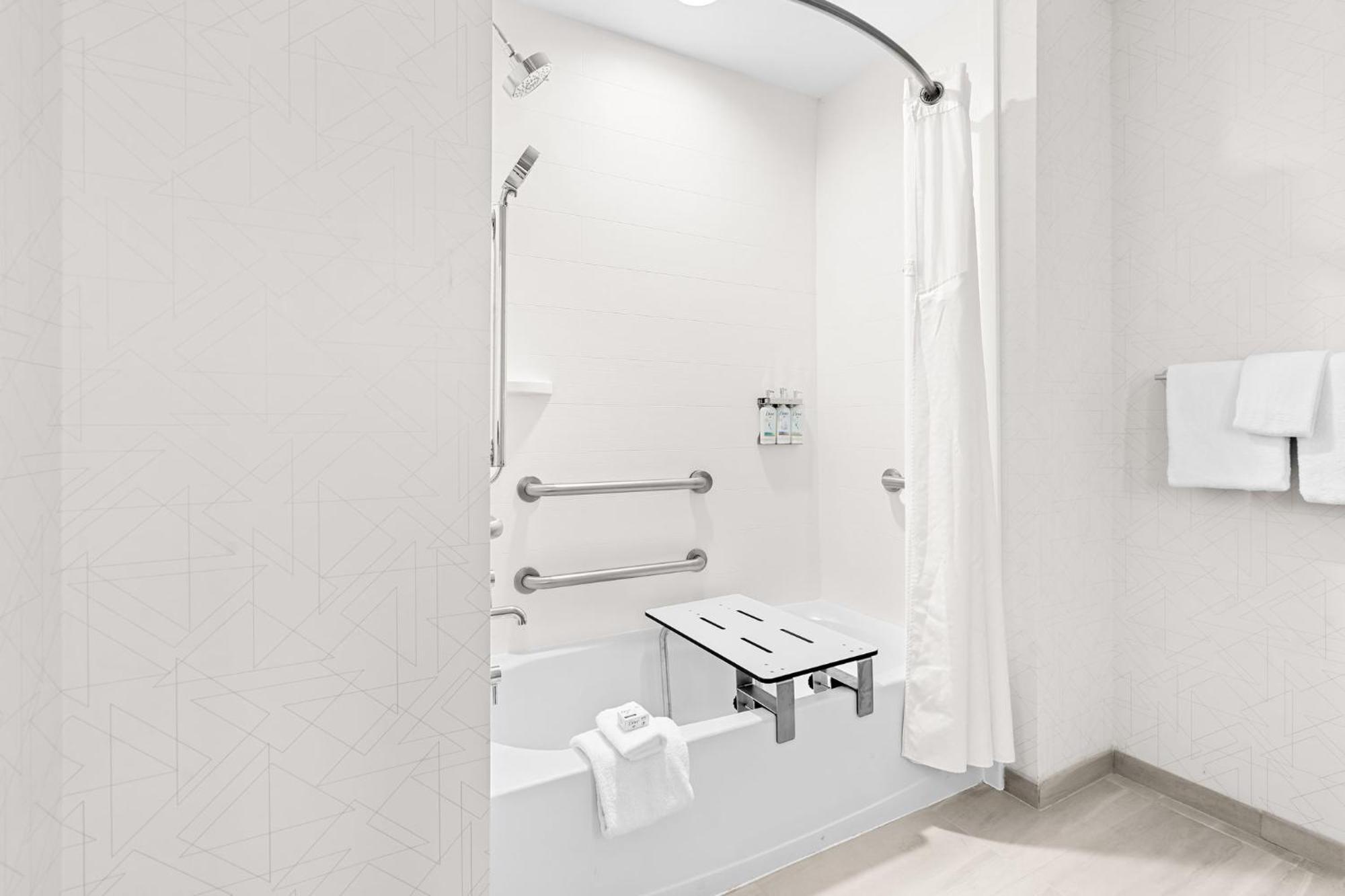 Express By Ihg Hotel 3*